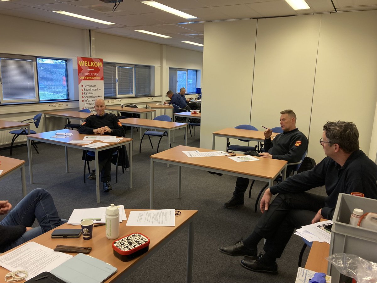 Vandaag OvD oefendag 1/3 rondom de nieuwe OvD-regeling <a href="/BrandweerZHZ/">Brandweer Zuid-Holland Zuid</a>. Vandaag uitleg en scenariotrainingen op basis van de zeven zekerheden van de OvD.