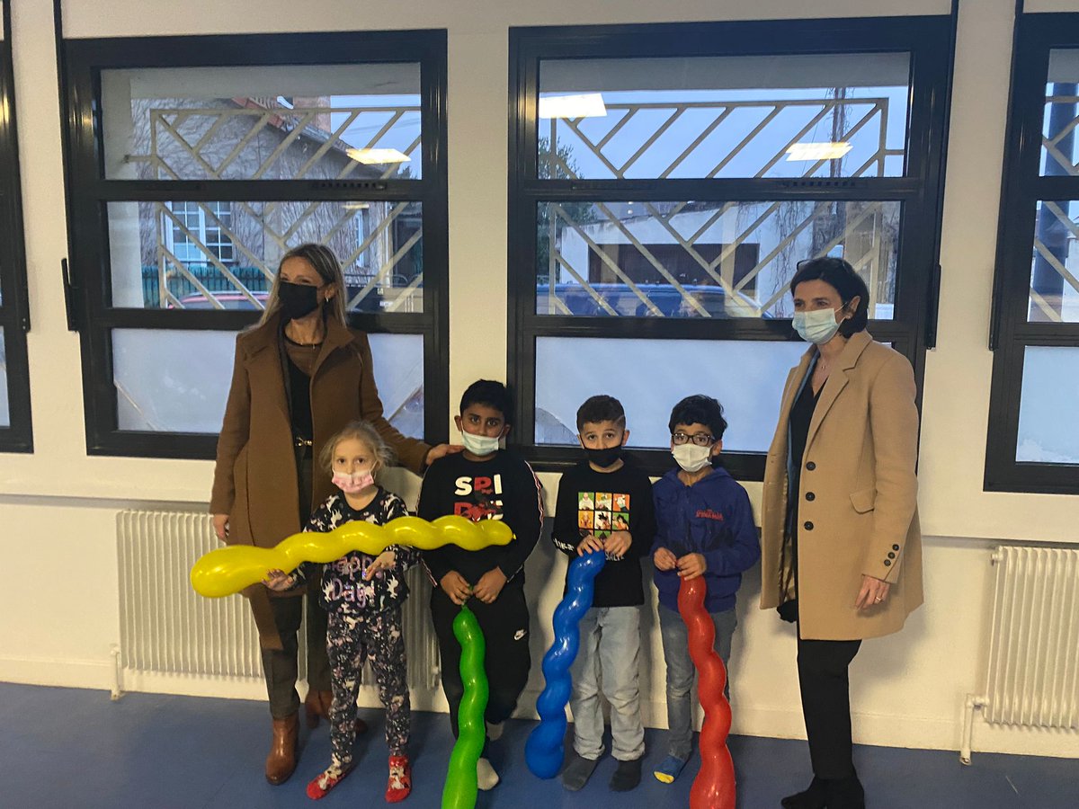Retour sur la visite de <a href="/avyelimas/">Nathalie Avy (Elimas)</a>, Secrétaire chargée de l'#éducation prioritaire, à l'association <a href="/MCMA_Officiel/">Ma Chance Moi Aussi</a> à Drancy 
👉Présentation de l’association qui apporte soutien scolaire et aide aux enfants issus de milieux socialement fragiles