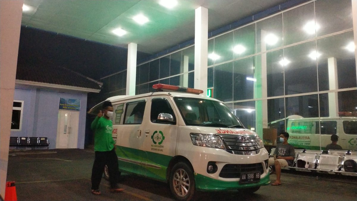 AmbulansSecang's tweet photo. Alhamdulilah setelah selesai 6 trip pasien lokalan dr pagi hingga petang

Allah SWT masih memberi trip tambahan selepas magrib ke IGD RSPAU Hardjolukito @RspauH 
#Harlah96NU semoga makin manfaat untuk umat @nucare_lazisnu @nucarelazisnu @adtaufiq https://t.co/qfqTBHBuGC