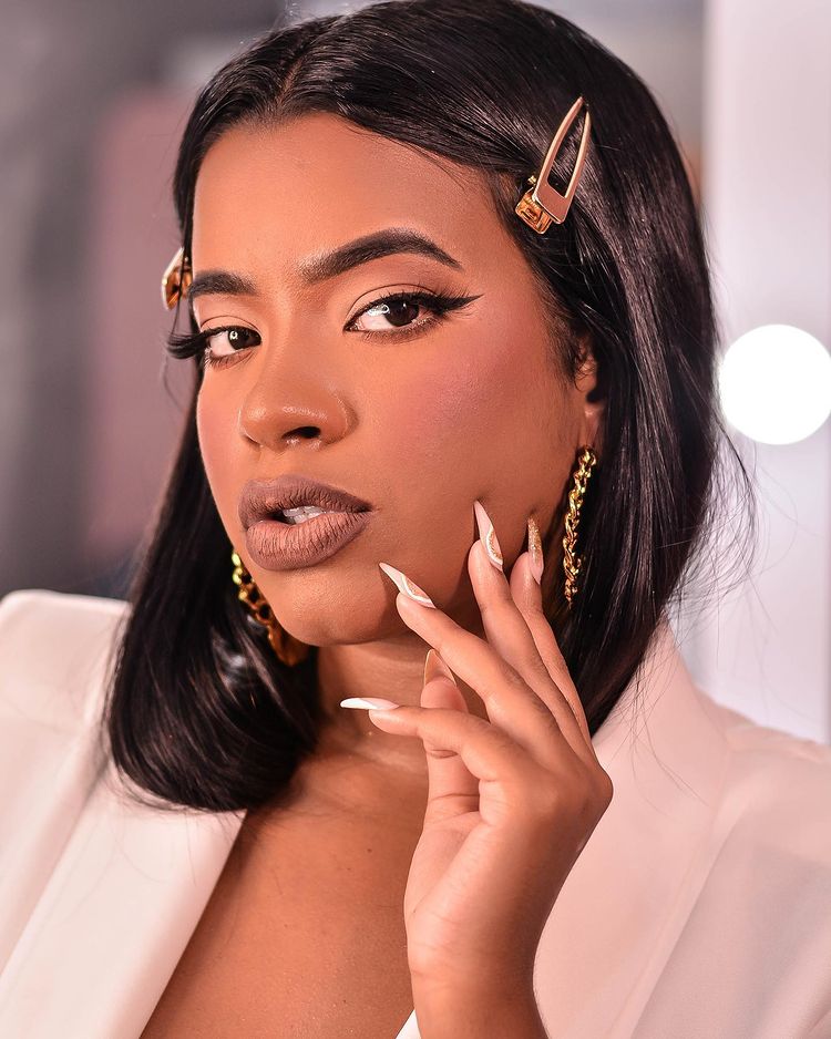 talismadigital's tweet photo. SURRA DE BELEZA! 🤩
Que a Dhully é maravilhosa a gente já sabe, mas esse ensaio 😱… gata demaaaais a nossa agenciada. Deixe aqui um coração para enaltecer a nossa influenciadora! ❤️
#Dhully #TalismãDigital https://t.co/kJeIvAMUSq