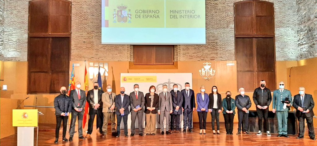 DelegGobCVA's tweet photo. El ministro del @interiorgob,  Grande-Marlaska ha presidido la entrega de condecoraciones a víctimas del terrorismo en Valencia https://t.co/RuNUkhkYSt