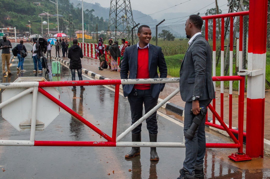 CanaryMugume's tweet photo. Saying Hi to my brother and investigative journalist from Rwanda @BakerReports. He was on the Rwanda side, I was on the Ugandan side as covered the reopening of the Katuna/Gatuna border. https://t.co/sM3eilT601