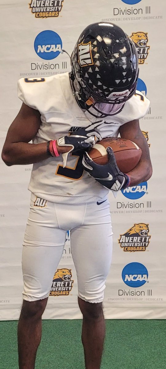 DreCH03's tweet photo. After a great visit and conversation with @CoachJSmith91 @coachphenry I am blessed to receive an offer to continue my academic and athletic career at Averette University. 
@Coach3mith @fastdawg101 @Coach_Burris @CoachHowardII @RidgeViewF_Ball https://t.co/gCKwhg7V4w