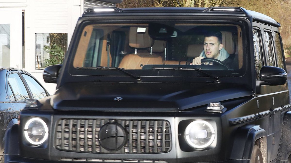 utdviral's tweet photo. Cristiano Ronaldo, Raphaël Varane, Diogo Dalot and Marcus Rashford arriving at Carrington this morning #mulive [men]🔴🔝
 #ManUtd #mufc #masongreenwood 

@utdviral ✅ https://t.co/PnVWiuYnXm