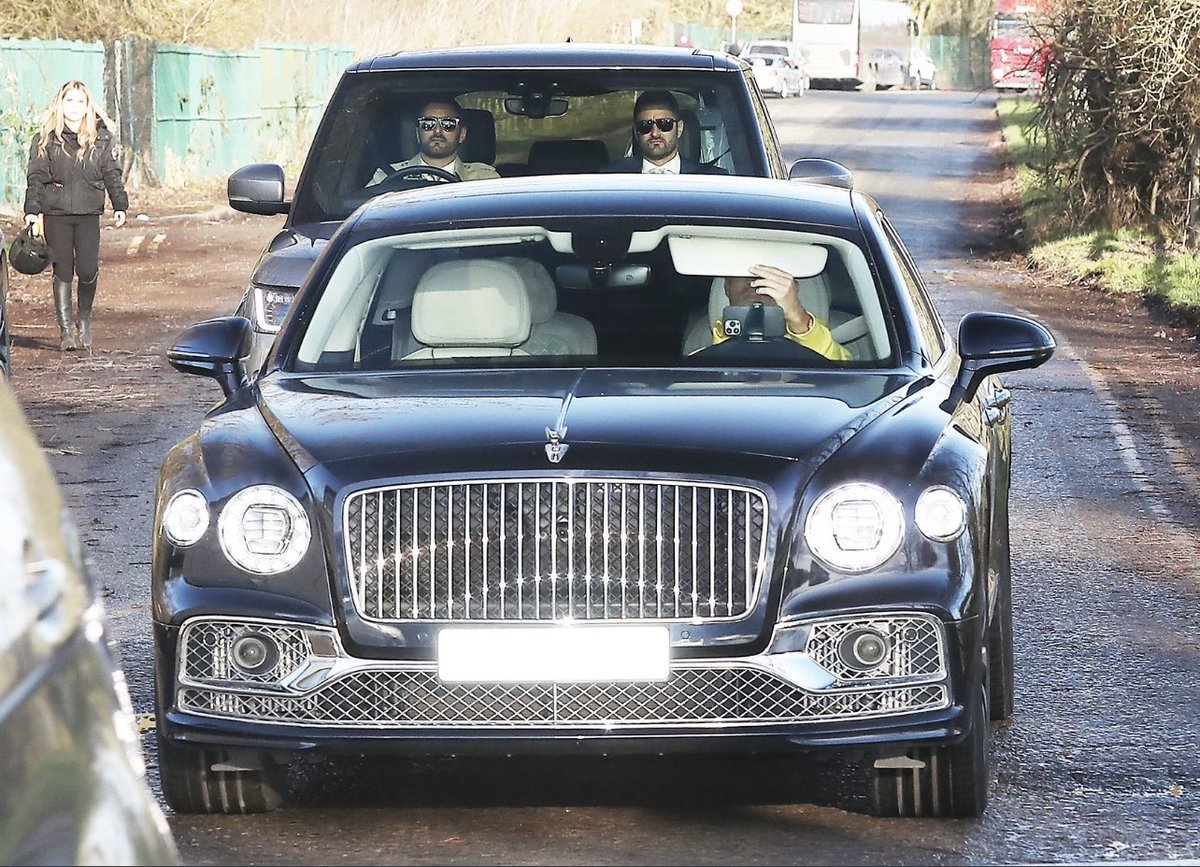 utdviral's tweet photo. Cristiano Ronaldo, Raphaël Varane, Diogo Dalot and Marcus Rashford arriving at Carrington this morning #mulive [men]🔴🔝
 #ManUtd #mufc #masongreenwood 

@utdviral ✅ https://t.co/PnVWiuYnXm