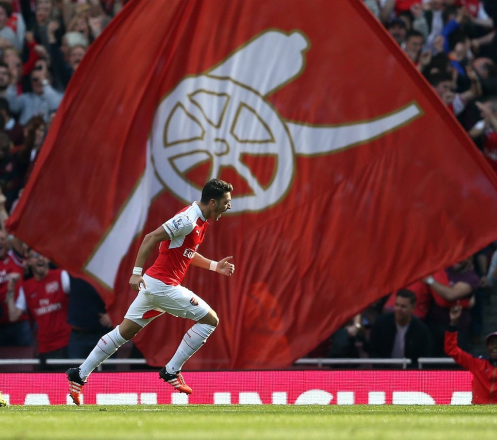 OzilThings's tweet photo. Arsenal legend.                 Arsenal legend. https://t.co/q8TXnMl9rG