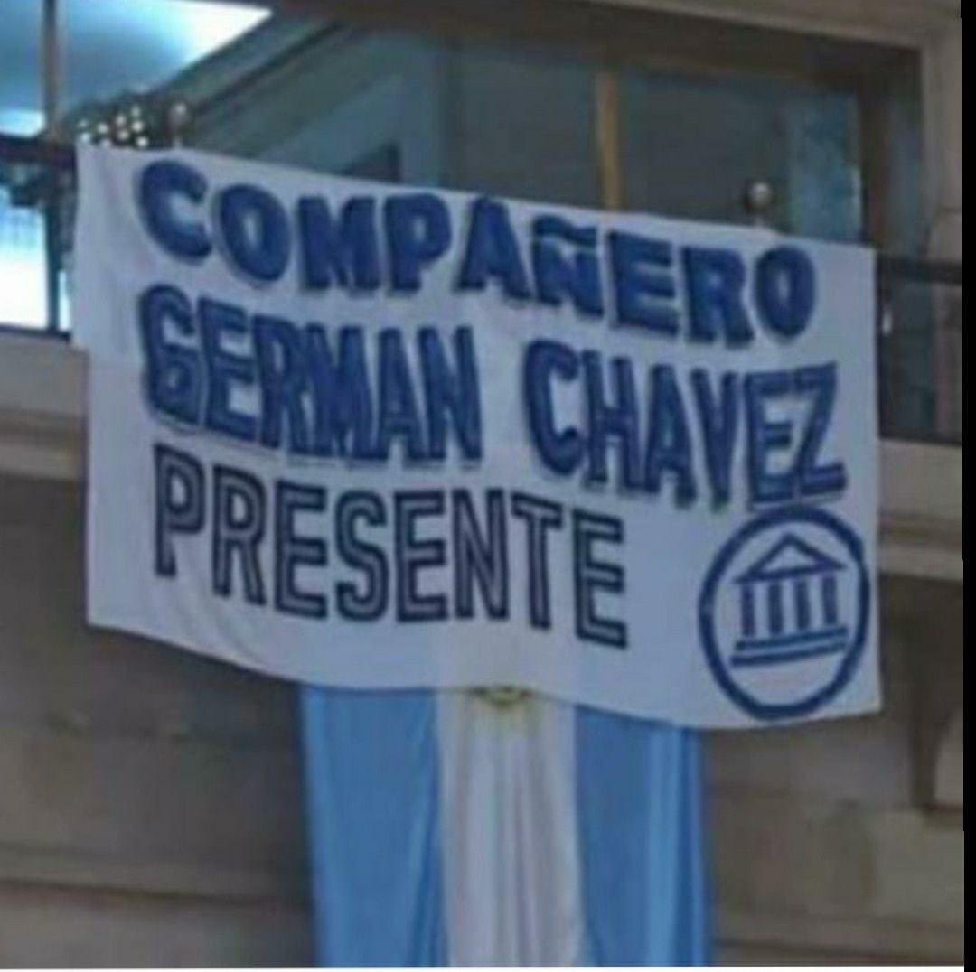 FrancesBancaria's tweet photo. A 2 años de su violento asesinato en cada rincón, en cada espacio, y en cada pared del @BancoNacion el compañero Germán Chávez estará siempre presente.
#JusticiaPorGerman https://t.co/yQqhsrkzSk