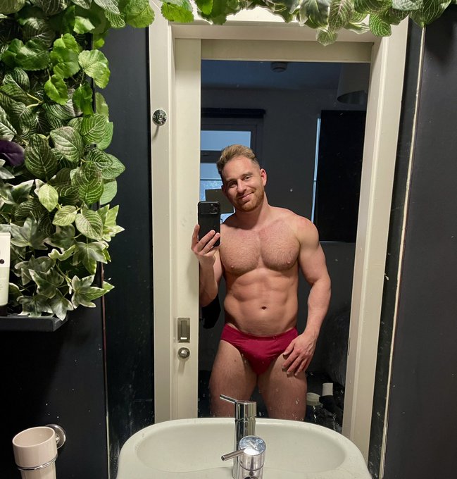 Loving the gym progress. Finally back in the gym after so long off and I feel great. 💪😘🥵 can&rsquo;t wait to