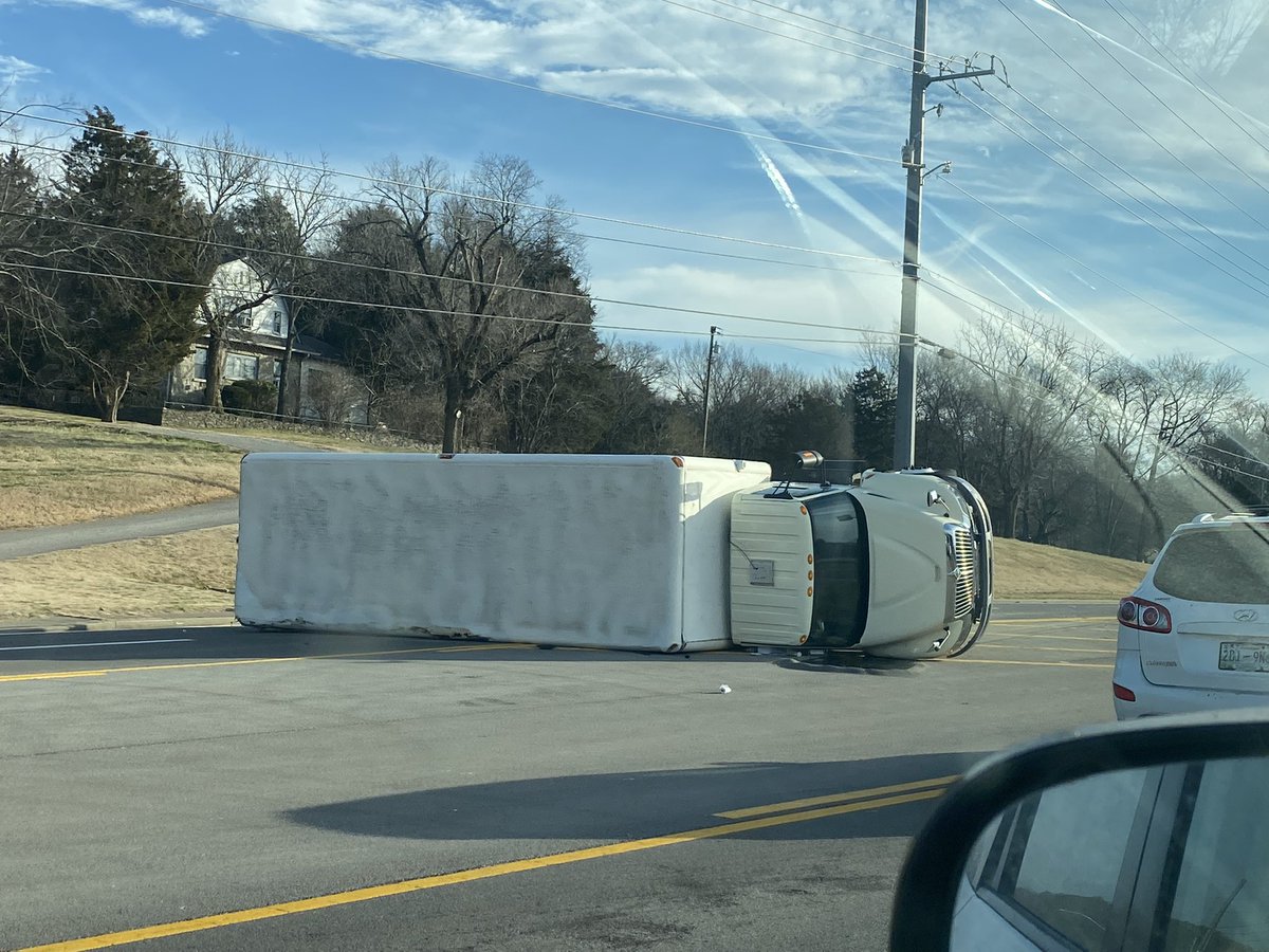 3262dana's tweet photo. @997wtn on ohb near Maryland farms in Brentwood. https://t.co/IAYAQA2ucc