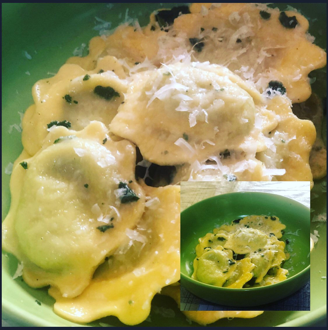 PiramideRossa's tweet photo. Oggi per #pranzo: #margherite #ripiene con #friarielli e #scamorza…#saltate in #padella con una noce di #burro e #salvia #spolverate con abbondante #parmigianoreggiano #grattugiato. #buonpranzoame #cibo #food #sapori #intensiedelicati #piacereperilpalato #igersfood https://t.co/BiUpk8DsZG