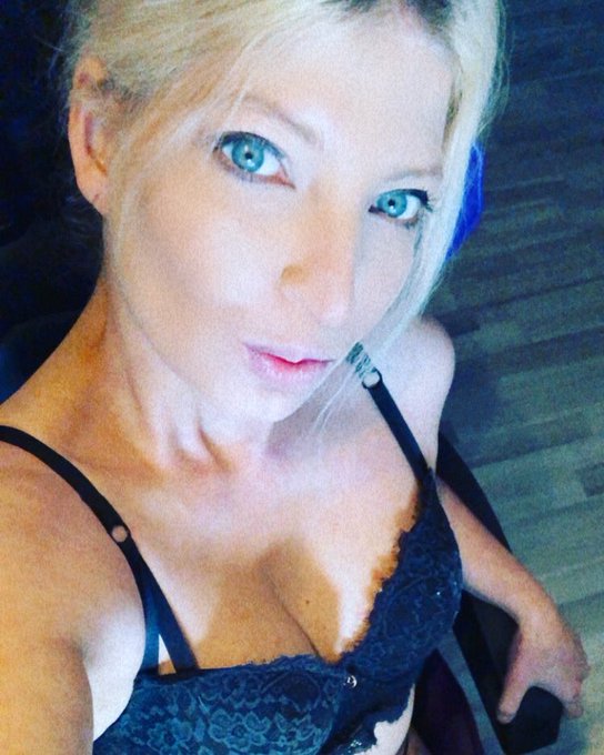 Ich w&uuml;nsche Euch einen sch&ouml;nen sch&ouml;nen Start in die neue Woche 😘😘 lasst euch nicht &auml;rgern https://t.<a href="/tag/dirtyblowjob"class="tags"><span>#dirtyblowjob</span></a>