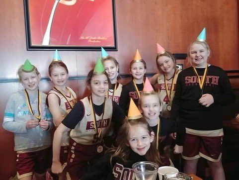 LSGBA_Traveling's tweet photo. Congrats girls!!
4 Red takes 2nd place, 5 Gold takes 1st place and 5 White brings home 3rd place! Way to go girls! #strongertogether https://t.co/pTgJNx400R