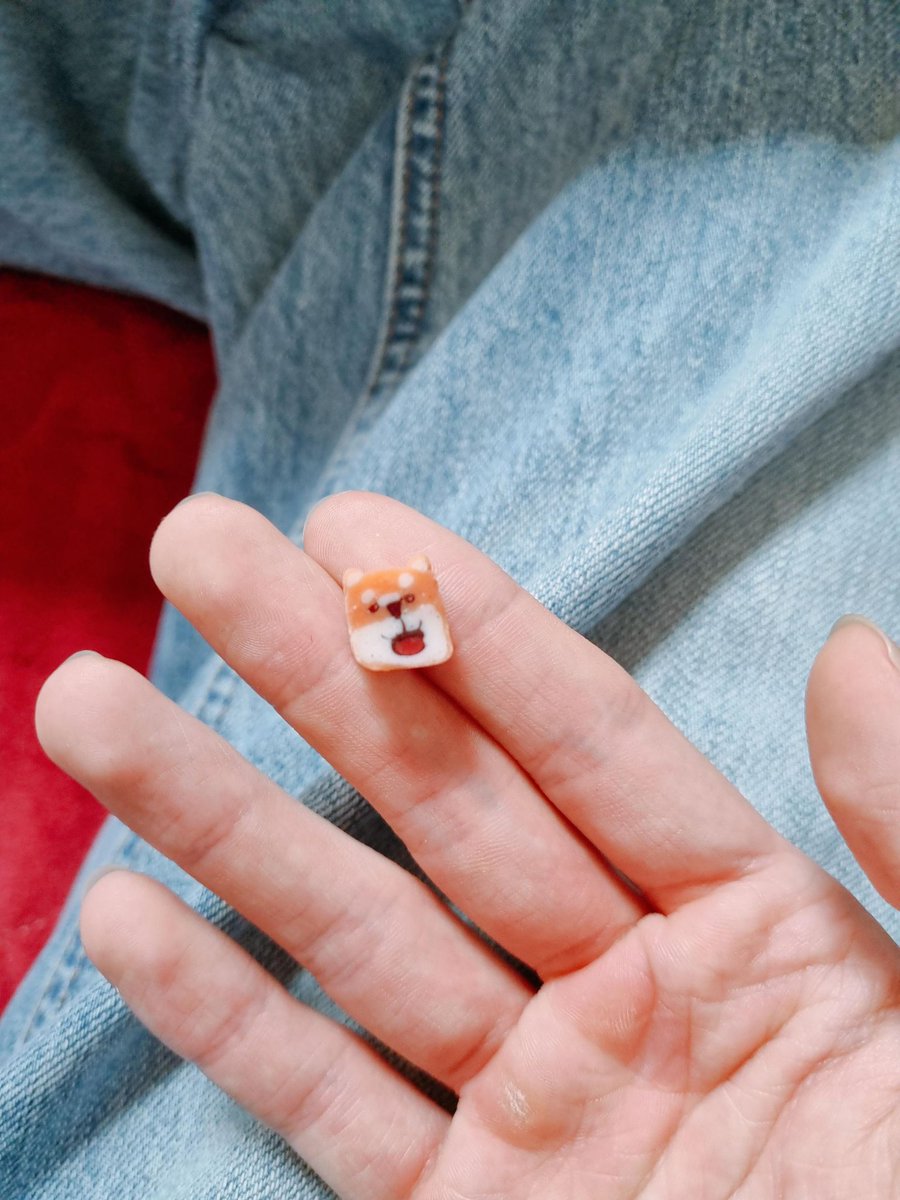translatingTXT's tweet photo. 💛: is that handmade candy??

🐿: yup 

@TXT_members @TXT_bighit 
#TAEHYUN https://t.co/YjGb95hHFu
