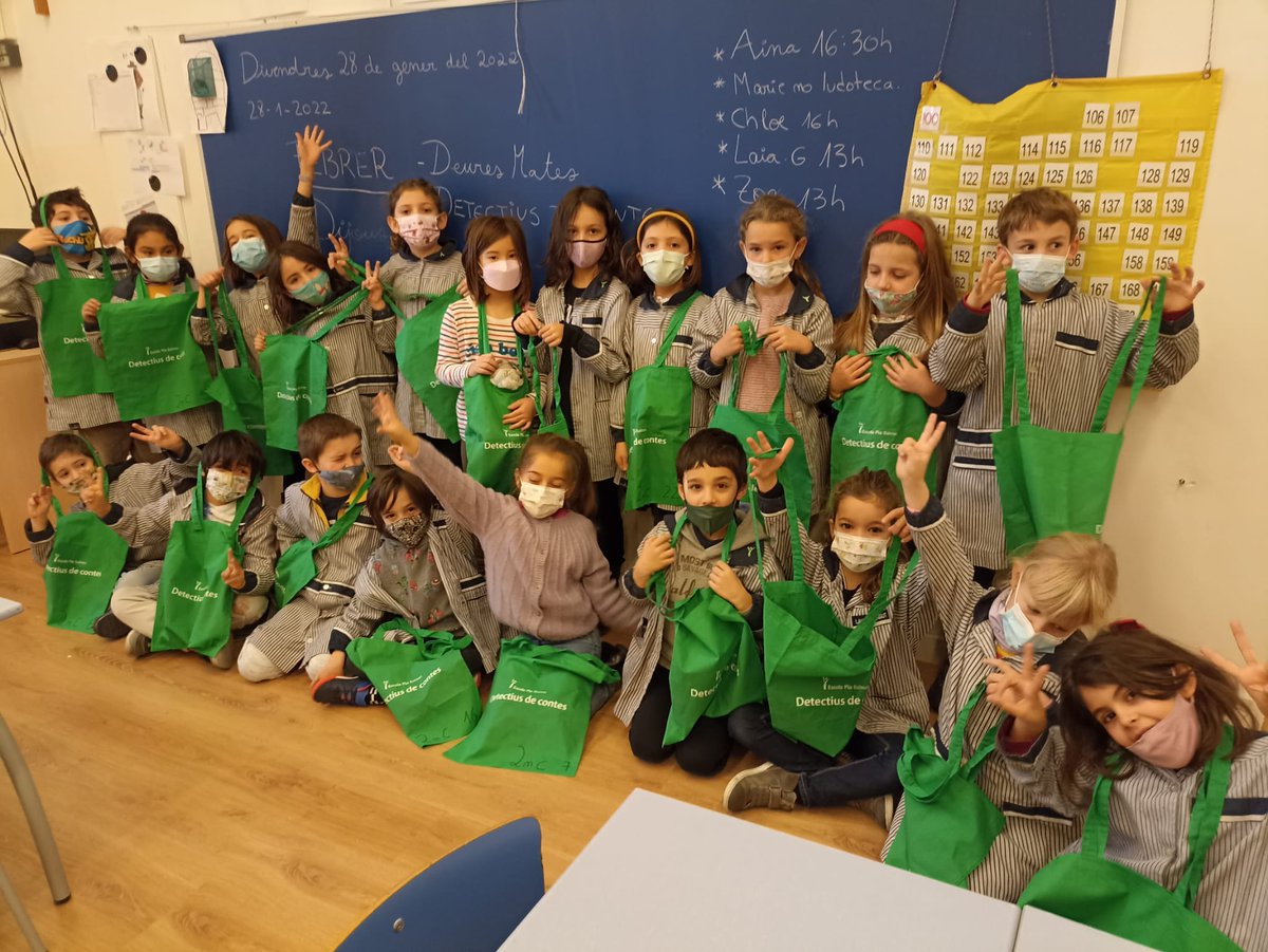 escolapiabalmes's tweet photo. ENS CONVERTIM EN DETECTIUS DE CONTES!!
Els nens i nenes de 2n comencem una activitat d'animació a la lectura amb la que estem molt il·lusionats.
Cada setmana esbrinarem quin objecte és l'intrús que no pertany al conte que ens haurem llegit.
#GUSTPERLALECTURA
#2PRIEPB https://t.co/RjYjhrhWF2