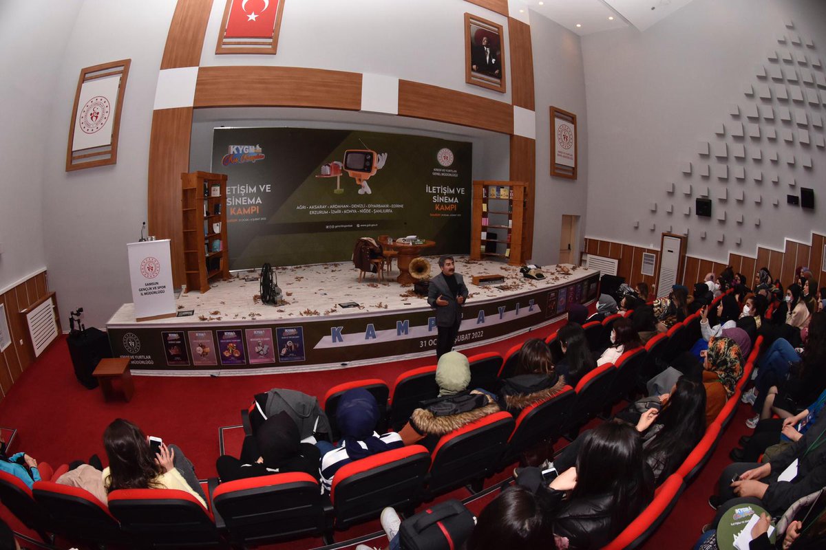 GSB_KYGM's tweet photo. İletişim ve Sinema Kampı Samsun'da KYGM Genel Müdür Yardımcısı Mustafa Özgül'ün konuşmasıyla başladı. Ardından gazeteci Şebnem Bursalı, gençlerle "Dünden Bugüne Medya" başlıklı söyleşisini gerçekleştirdi.
#GSBYurtlarıKampta https://t.co/DYLrF5OQ31