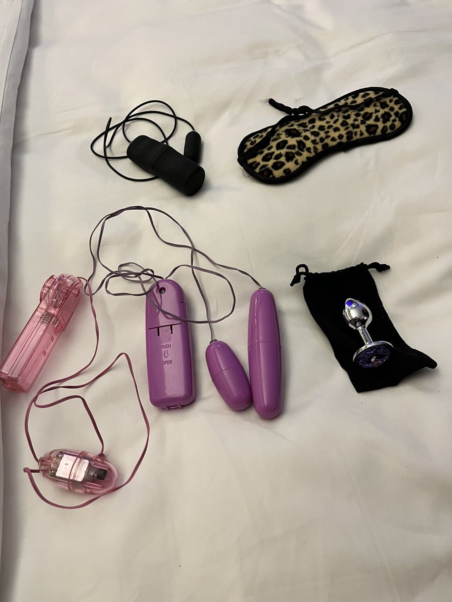 bangbangbewth's tweet photo. Vibrant night coming ! Lot of batteries 🔋 needed #toys #vibro #bedfun #adultfun https://t.co/J03CW0blTd