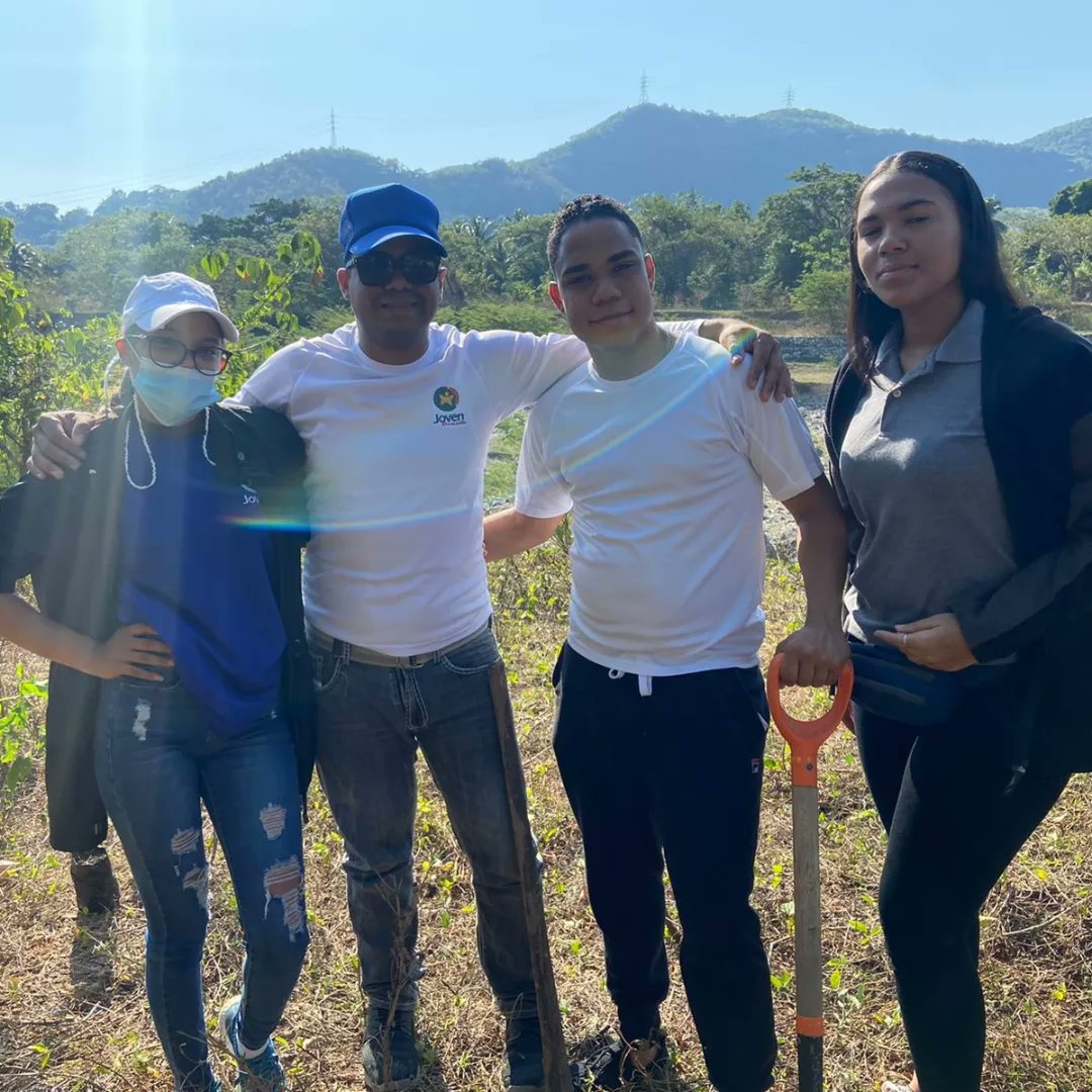 Yoeljimenezrod's tweet photo. #JovenXMiPatria Al Servicio de la Nación #Juventud #RDVerde #Reforestacion #SanCristóbal #DiaNacionalDeLaJuventud https://t.co/8yoISgUefQ