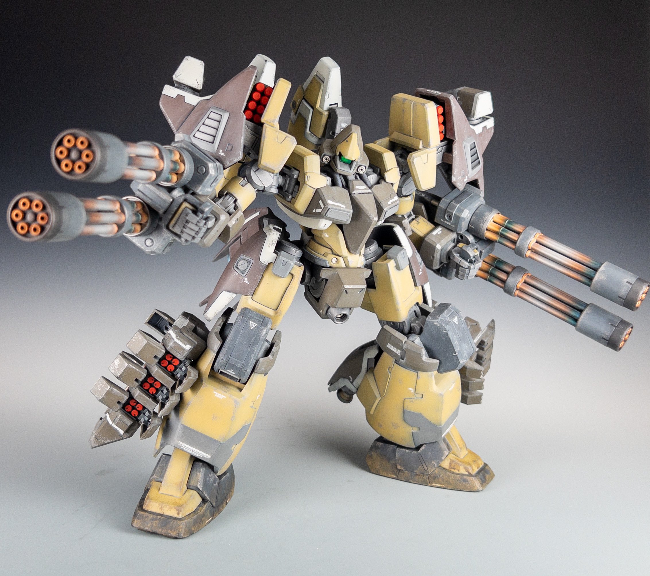 小箱のおもちゃ箱 22年1月完成 Hg1 100 サーペントカスタム デザートカラー 内部フレームにグレイズフレームを移植し 胸 肩 脚を幅増ししつつ膝立ちが出来る程の可動域を確保しています ガンプラ ガンプラ好きと繋がりたい ガンプラの画像を貼ると