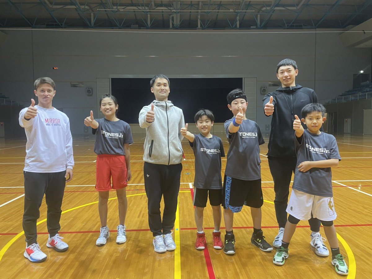 stonesjr_b_ball's tweet photo. 2022.1.31(Mon.)
【スキルアップクラス】
本日をもちまして、原田コーチがチームを離れるため今回が最後のSTONESJr.となりました。
残念ながら全員は揃いませんでしたが、これから成長した姿を見せれるように頑張っていきましよう!
#STONESJr
#スキルアップクラス
#夢中のキッカケ https://t.co/uhT90spGKE