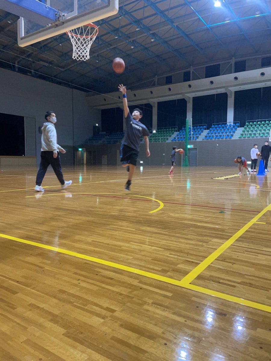 stonesjr_b_ball's tweet photo. 2022.1.31(Mon.)
【スキルアップクラス】
本日をもちまして、原田コーチがチームを離れるため今回が最後のSTONESJr.となりました。
残念ながら全員は揃いませんでしたが、これから成長した姿を見せれるように頑張っていきましよう!
#STONESJr
#スキルアップクラス
#夢中のキッカケ https://t.co/uhT90spGKE