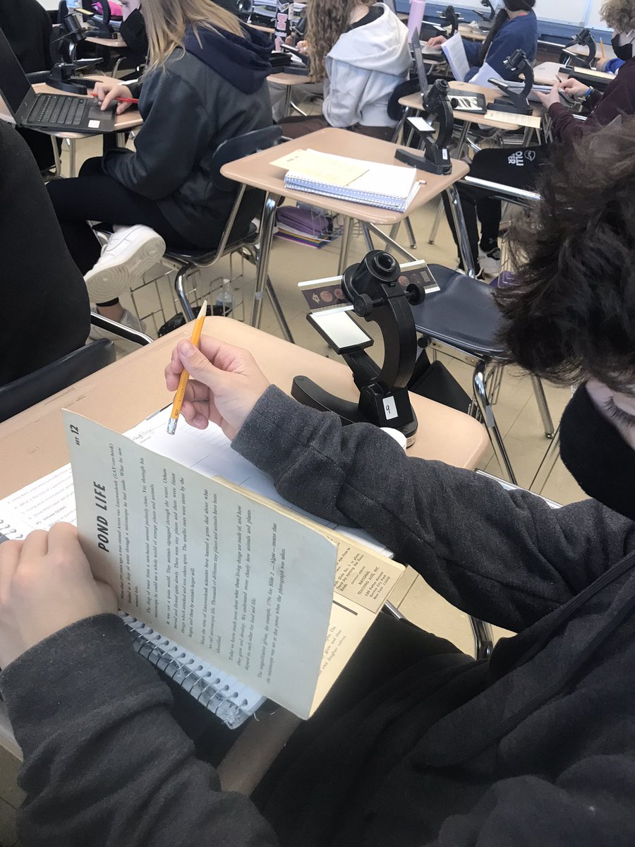 ghs_whitecar's tweet photo. Shifting the focus from teaching kids science to teaching them to WANT to learn science again. I could tell kids weren’t truly understanding what an ecosystem was, they really had no interest. So we dropped everything and decided to explore the ecosystem of a single drop of water https://t.co/Um6yiCgdnW