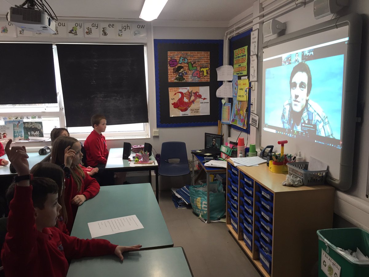 YsgolNant's tweet photo. Diolch i theatr @AradGoch am berfformiad a gweithdy arbennig gyda Blwyddyn 5 am drafod emosiynau. #iechydalles #trafod #siarad @ysgoliachsirgar  Important emotional wellbeing messages discussed through drama. Diolch 👍 https://t.co/4x8tHCVWCP