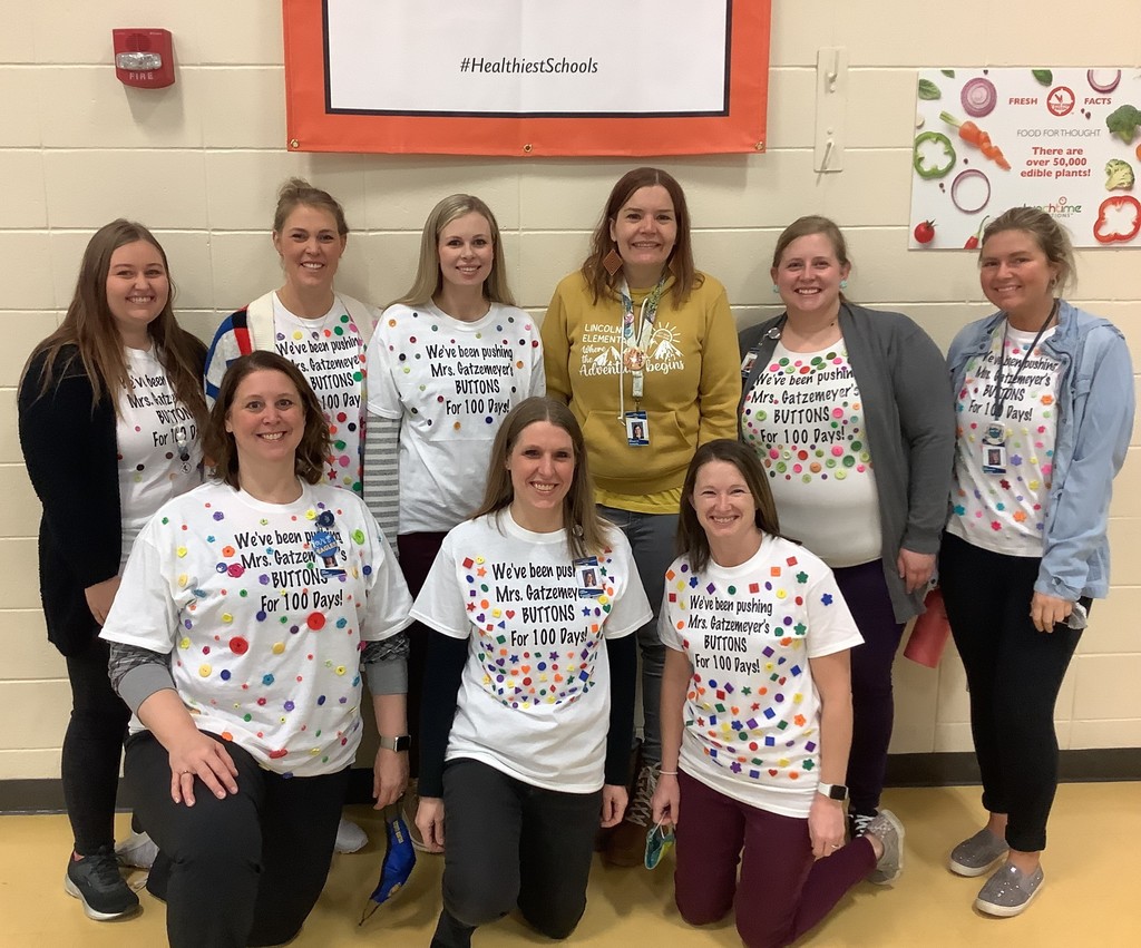 AberdeenLincoln's tweet photo. The Kindergarten &amp; 1st Grade teachers made some awesome shirts celebrating the 100th day that made Mrs. Gatzemeyer smile!! https://t.co/ox7yXSh5CC