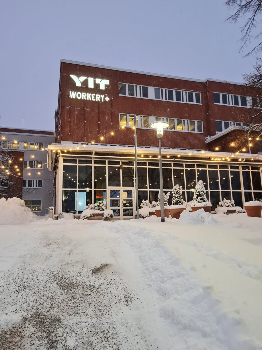 KriBro's tweet image. Kotona etäinfra kunnossa, mutta #työkaverit puuttuu. Kävin hakemassa etätyöpiristystä #workeryplus Vallilasta @YITSuomi. Kokeilla voi ilmaiseksi kaikki halukkaat #kaveritkans 😀 #hyväruoka #rauhallinen #kivafiilis