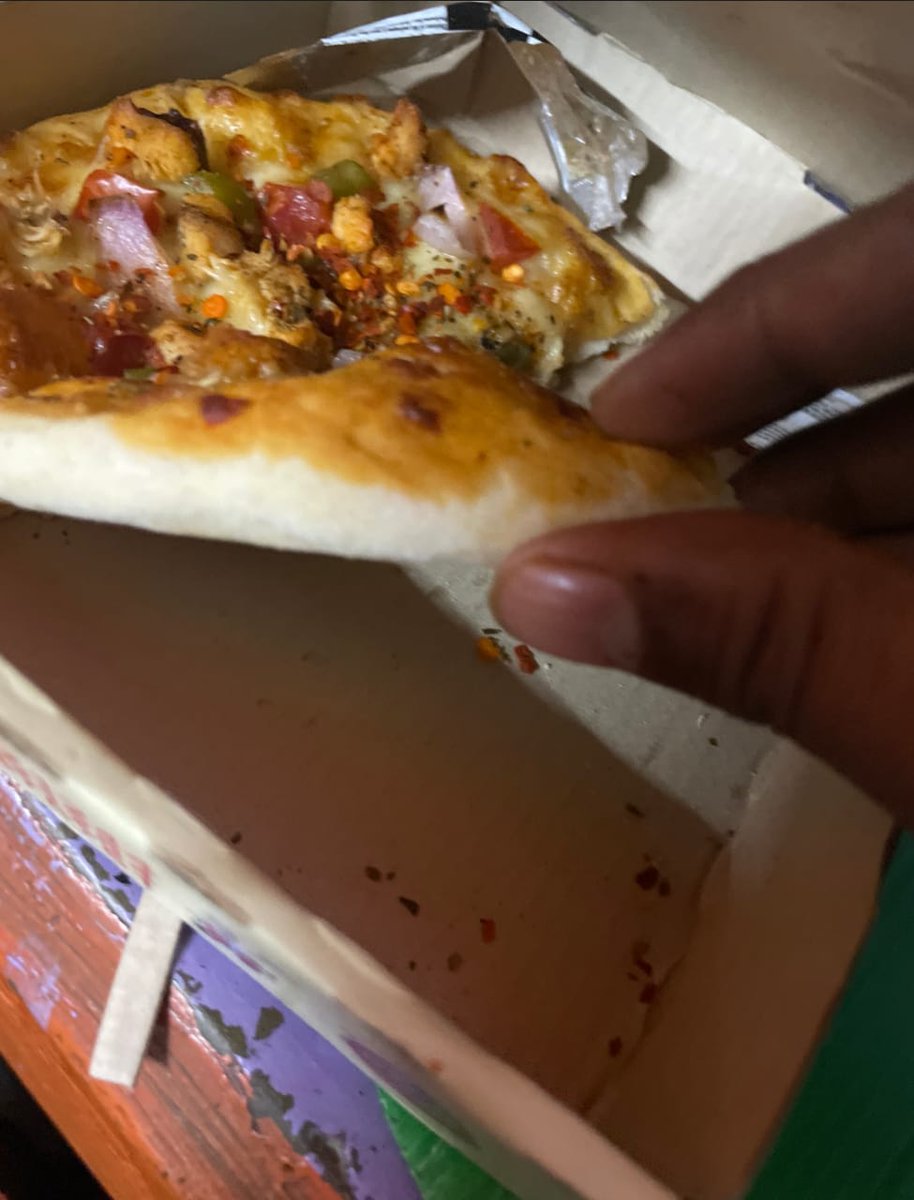 myfartz's tweet photo. @SwiggyCares @swiggy_in my order id is  #126712646058  and I had ordered large pizza they have sent me a small piece of slice
Please check this 😡😡😡 https://t.co/iiY50yz2CG