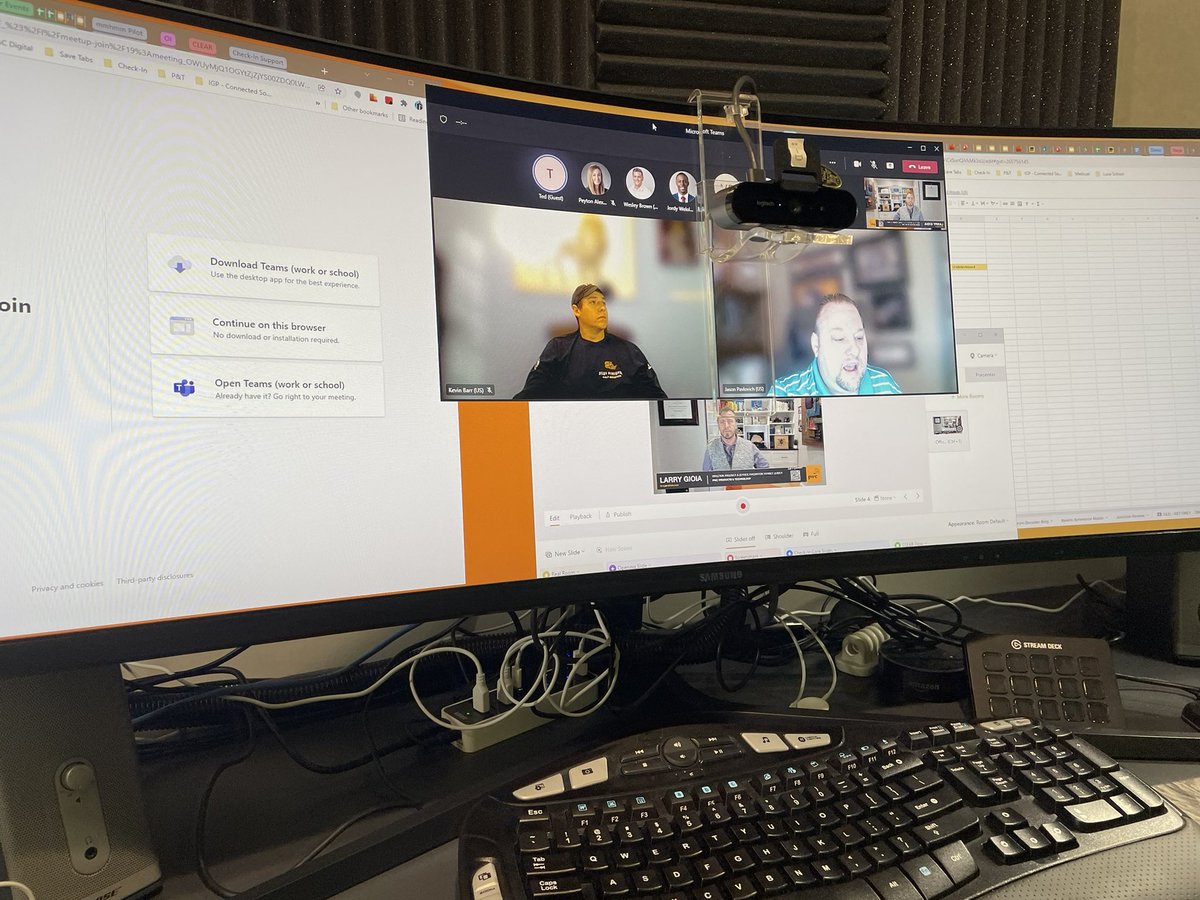 LGin412's tweet image. Sexy Plexi(cam) 👨🏻‍💻🎥🖥👀😁

#WorkFromHome #eyecontact #DigitalBodyLanguage #WFH
