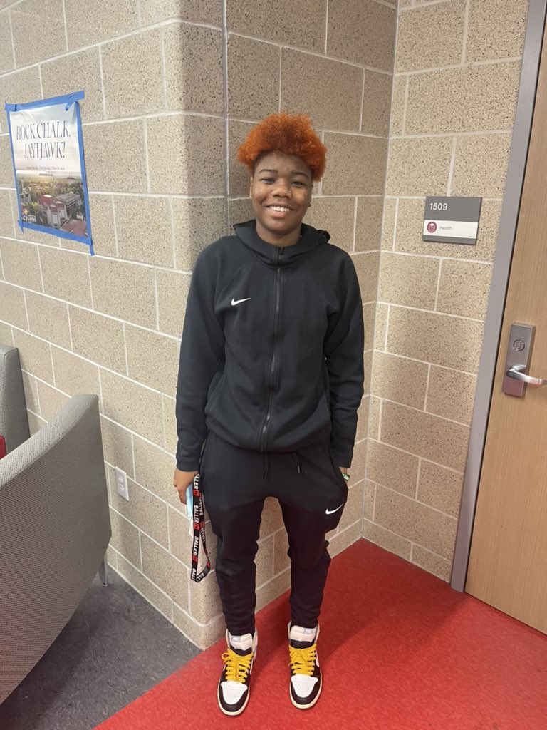 bellairegirlsbb's tweet photo. Happy senior day to Aeryn Thomas! She has stepped up big time and has embraced her leadership role! I’d need a page to say what she means to me personally - McMurry university is lucky to have you! 💪🏾🏀🖤 https://t.co/1ahDqOvN36