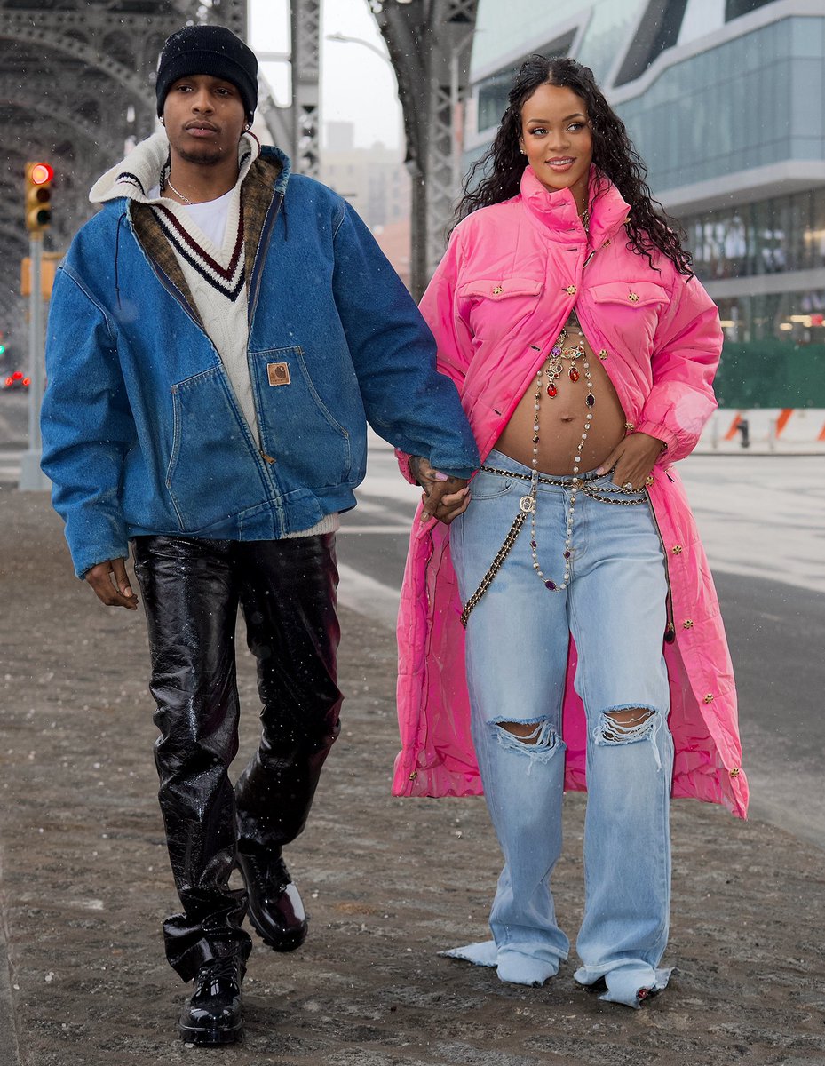 OFIVETV's tweet photo. Congratulations ! 
Des futurs parents radieux 
@rihanna @asvpxrocky https://t.co/2VRDs7MSHn