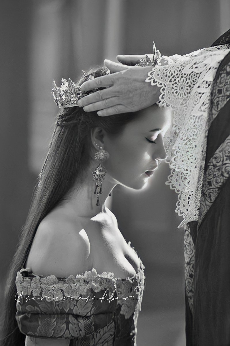 sercereasikbiri's tweet photo. Kraliçe olmak özgüven işi 👸✨ #cyfc #teamgard @cerenyaldzw https://t.co/E3Pflay0y4