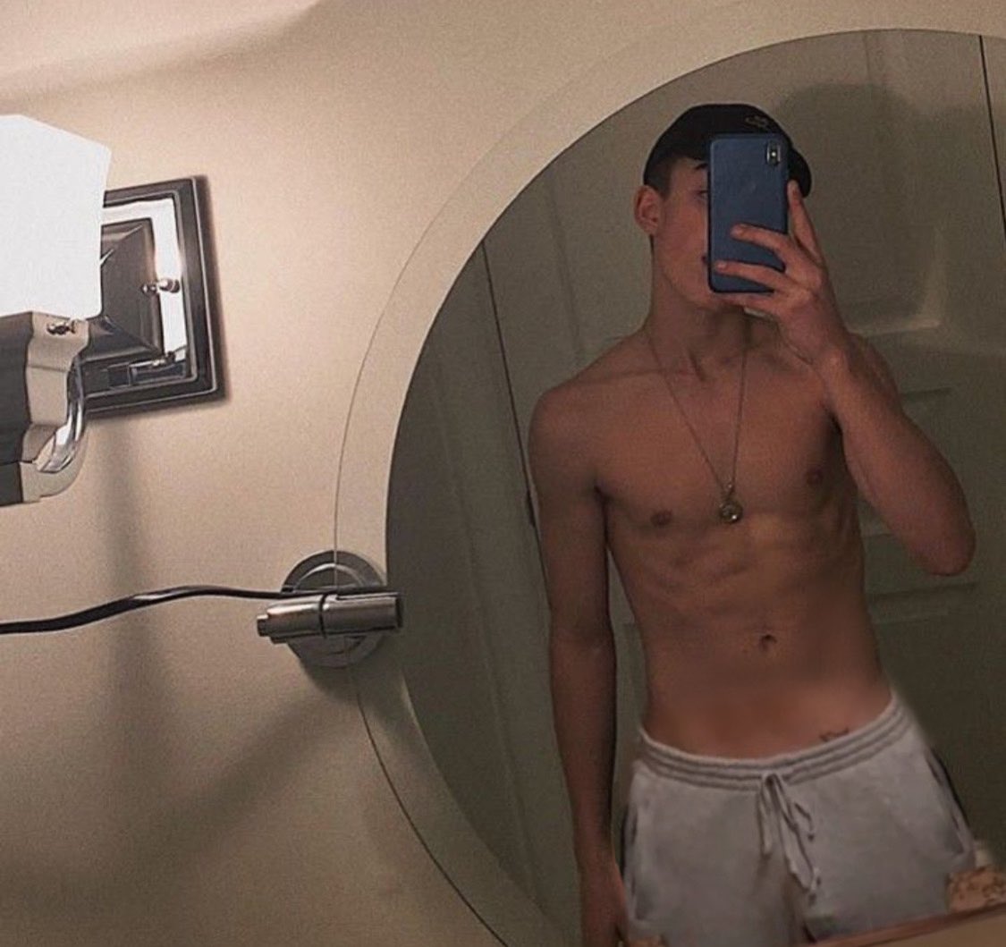 Tiktokers Leaked on Twitter: "johnny is that your dick i see🤤 #fake #