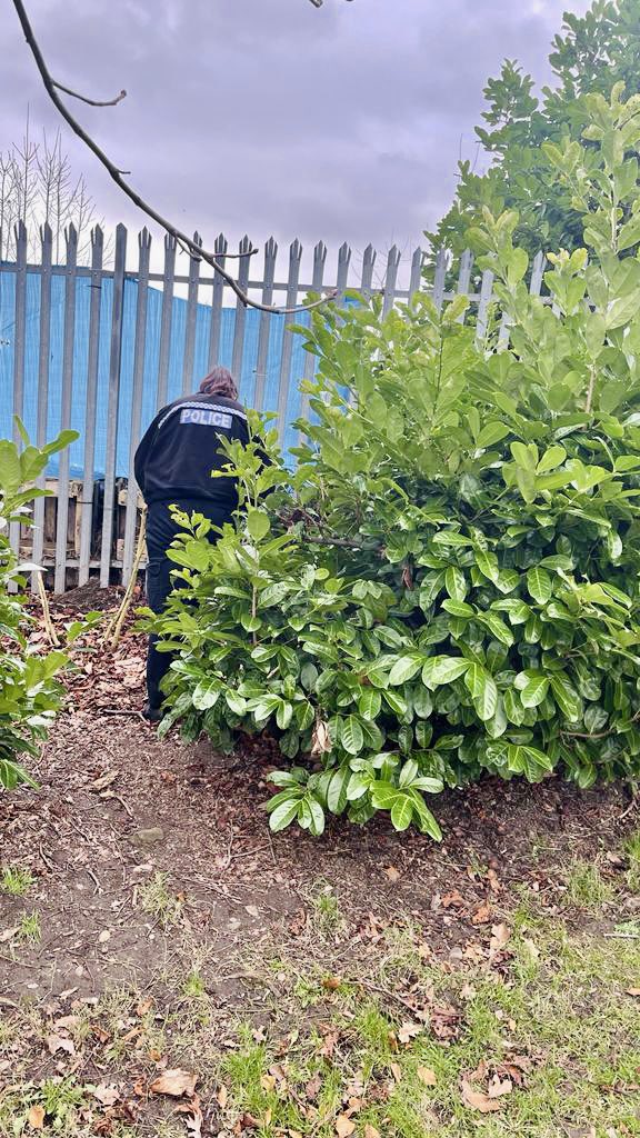 Officers have been conducting high visibility patrols and searching for weapons after concerns raised from the community! 🔪We have also found a large quantity of needles in some of the locations and will be submitting referrals to @BhamCityCouncil. #OpGuardian #partnershipwork