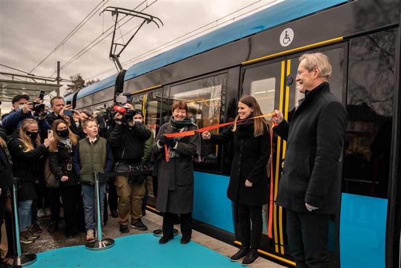 Tut tut! Da er de nye trikkene offisielt åpnet og klar til å ønske deg velkommen! I starten møter du den nye trikken på linje 13 mellom Skøyen og Bråten😊