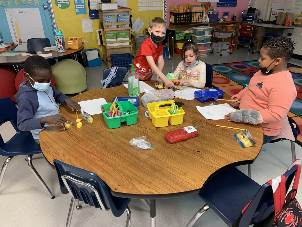 MrsAdamsWMES's tweet photo. Using our 5 senses to explore how we can be more powerful in our writing! #onepack #cabcoschools #goforthegold #powerfullanguage #firstgrade https://t.co/53JLprVOth