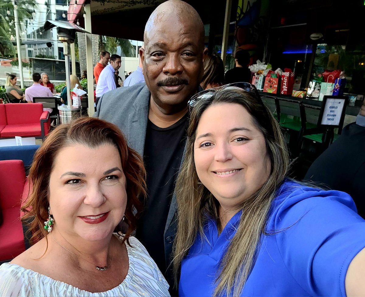 miamibeachadult's tweet photo. Miami Beach Adult thanks our Assistant Principal Mr. Steven Payne for all his years of service in Education. Today he earns his #MBALifer badge as he gets ready to transition into retirement! @MDCPSOperations @LuisEDiazDEOA @NMBHigh @FienbergFisher https://t.co/iDVH1iv9JV