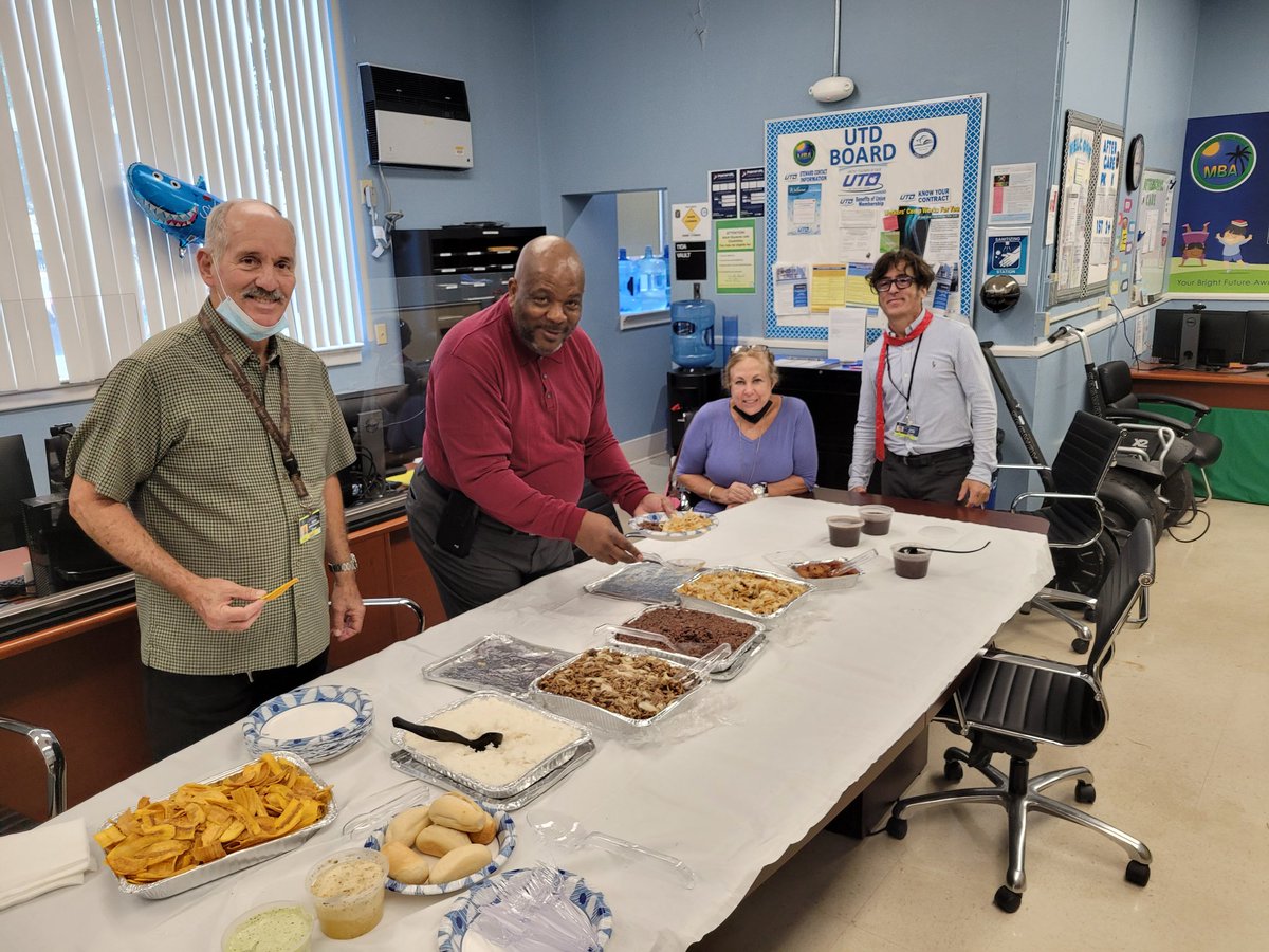 miamibeachadult's tweet photo. Miami Beach Adult thanks our Assistant Principal Mr. Steven Payne for all his years of service in Education. Today he earns his #MBALifer badge as he gets ready to transition into retirement! @MDCPSOperations @LuisEDiazDEOA @NMBHigh @FienbergFisher https://t.co/iDVH1iv9JV