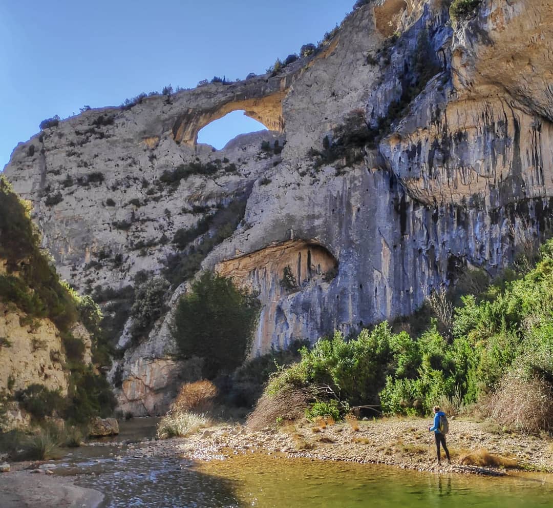 Huesca_LaMagia's tweet photo. La #SierradeGuara 💚 nos sorprende con sublimes paisajes y ventanas calizas de formas caprichosas, un ejemplo de ello es el conocido como el Delfín 🐬 de #Rodellar en el barranco de Mascún
Preciosa foto de https://t.co/9CvDwjY4GU
#HuescalaMagia #excursioneshuesca #turismohuesca https://t.co/NTed6F5w6F