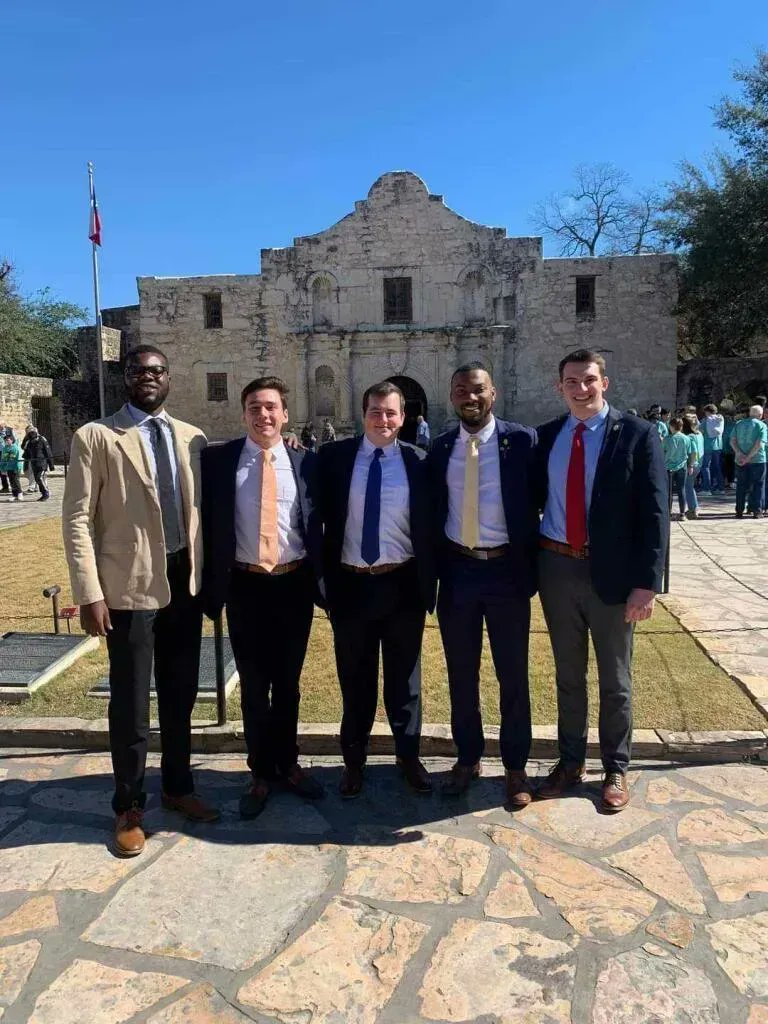 Over the weekend, the members of the Undergraduate Advisory Committee met up in front of the iconic Alamo during the SEC meeting in San Antonio! 

📸 : Adam Suid, UAC Delegate Area 2