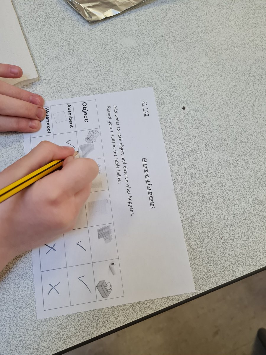 DeltaGreengates's tweet photo. Year 2 enjoyed investigating absorbency in materials in Science this afternoon. #TeamGGscience #year2GG https://t.co/DR0DMg1eM7