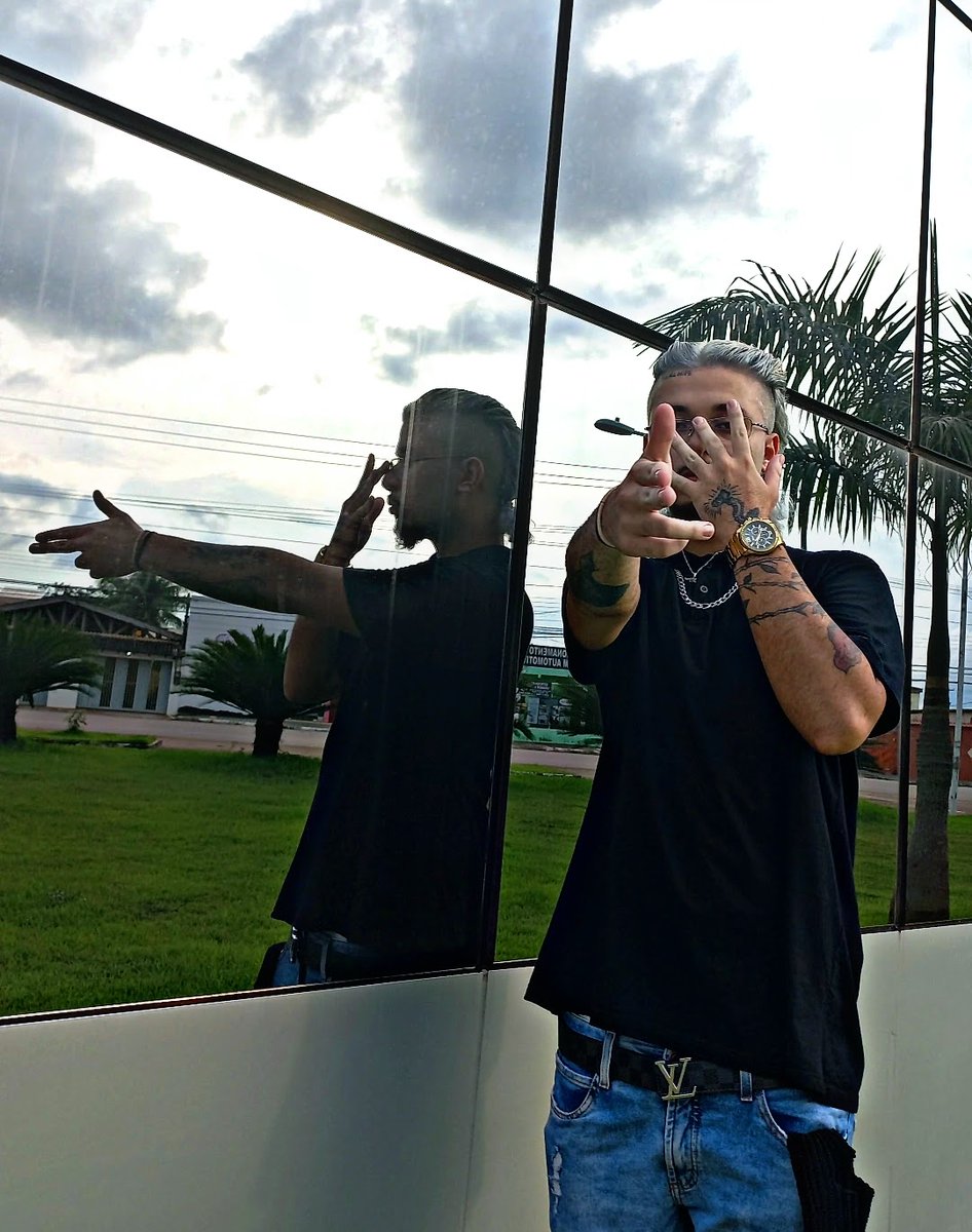 akdaplug's tweet image. Bands, bands, bands, all I think about commas 🔓💰👺