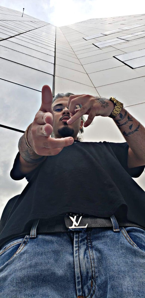 akdaplug's tweet image. Bands, bands, bands, all I think about commas 🔓💰👺