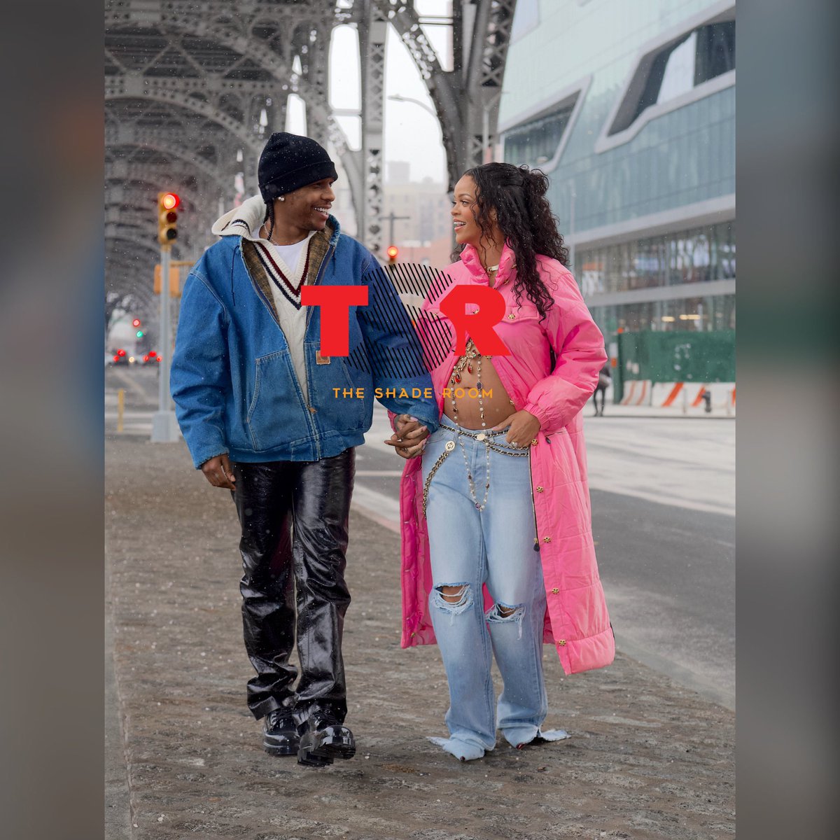 Our girl Rihanna &amp; ASAP Rocky are expecting y'all 😭😭😭😭😍😍😍 congrats to the couple!!!!

📸: Diggzy/Shutterstock