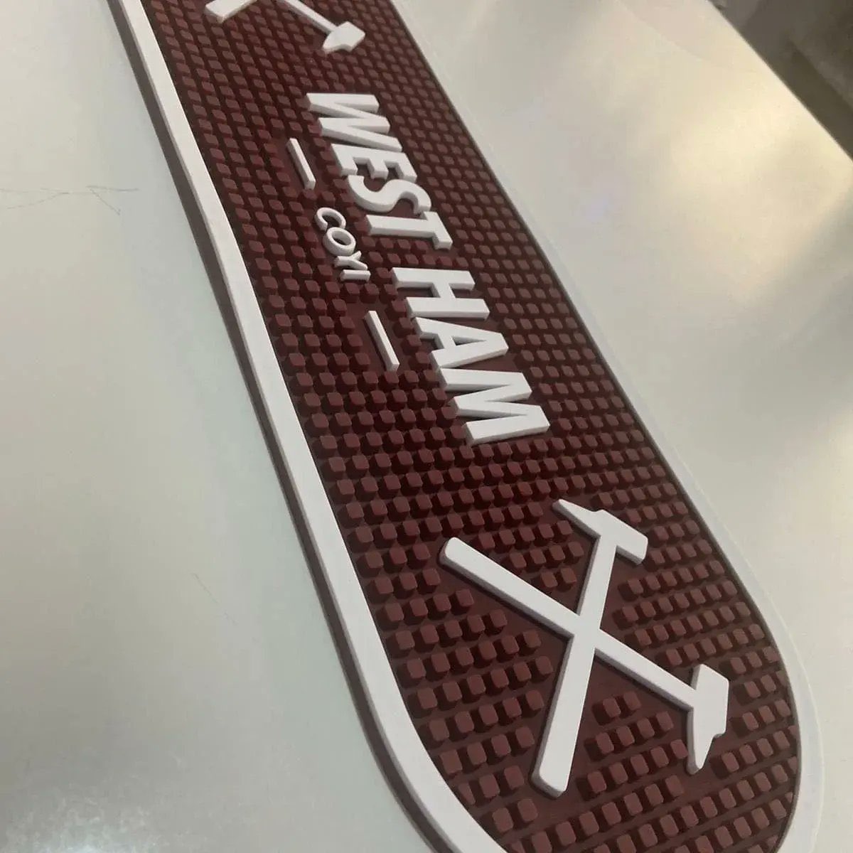westhamtransfer's tweet photo. GIVEAWAY: We have teamed up with @fancavefootball to celebrate the release of their beer runners

To be within a chance of winning

✅ Follow @fancavefootball
✅ Follow @westhamtransfer
✅ RETWEET this post.

You can buy them here https://t.co/nxqkWDFk5W - 10% off use code WHU10 https://t.co/cJhEh69E2S