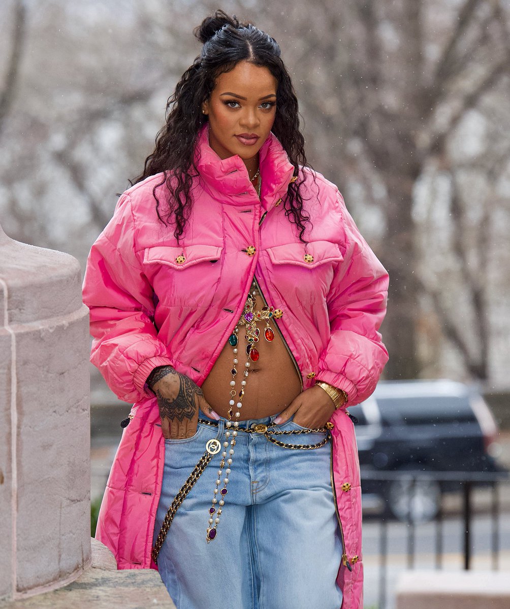 getvolv's tweet photo. Yup, @rihanna pregnant! She and #asaprocky are expecting their first baby. π₯Ή
#rihanna #rihannaispregnant #rihannafenty #rihannaedit #rihanaasaprocky #volving #getvolv https://t.co/Xix5elbzpf