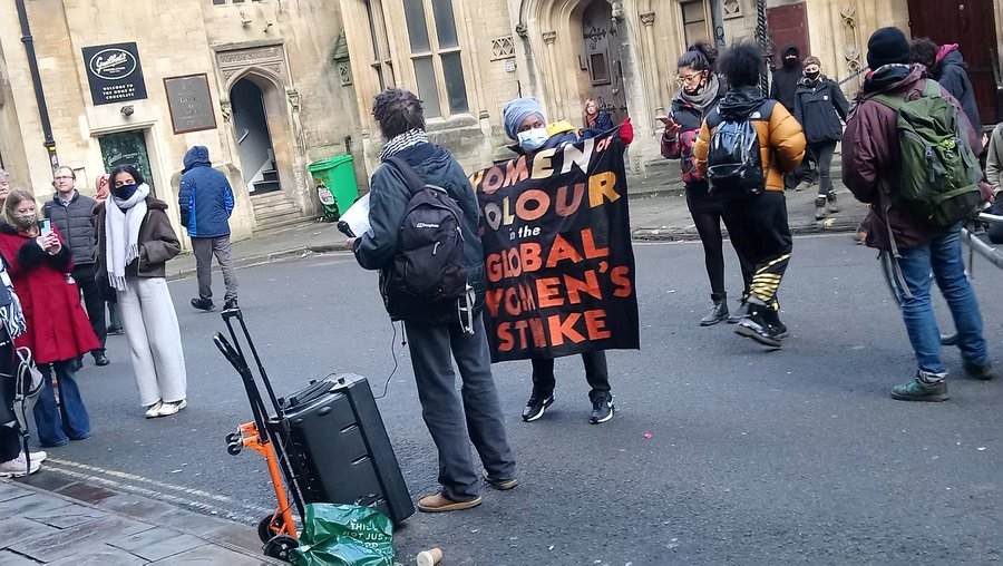 Here’s <a href="/SistersUncut/">Sisters Uncut</a> press release supporting Jasmine and others charged with riot for protesting the detested #PoliceBill. 

We are here outside the court to support defendants - court room is packed. Drop the charges!
#Justice4Jasmine #KillTheBill

sistersuncut.org/2022/01/31/jus…