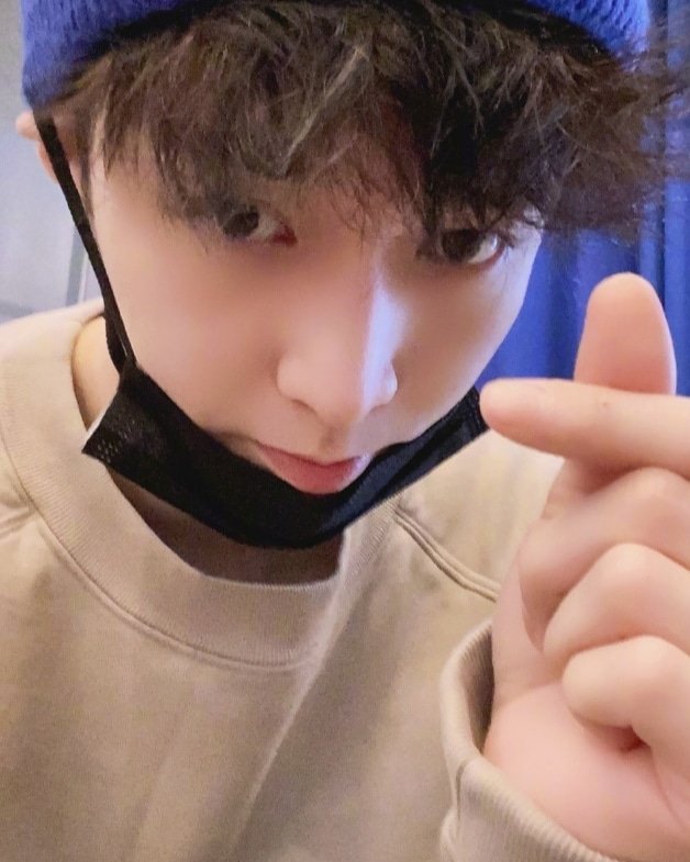 EXO90127's tweet photo. @layzhang Happy Chinese New Year
💕💕💕
🇨🇳🇨🇳🇨🇳 https://t.co/PJEArtij5A