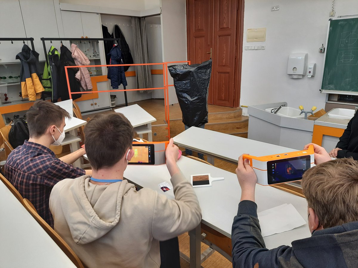 NTCresearchers's tweet photo. Fakulta pedagogická @ZapadoceskaUni v Plzni hostí 58. ročník národního kola Chemické olympiády. Jsme moc rádi, že jsme ty nejnadanější středoškolské chemiky mohli seznámit v rámci interaktivního workshopu s našimi termokamerami. 🧑🔬👩🔬#chemickaolympiada #LabIREdu #termovizedoskol https://t.co/lLDu8P722f